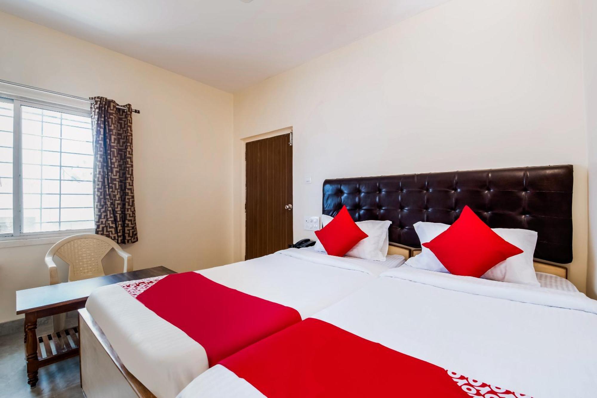 Super Oyo G P Residency Hotel Kakinada Ngoại thất bức ảnh