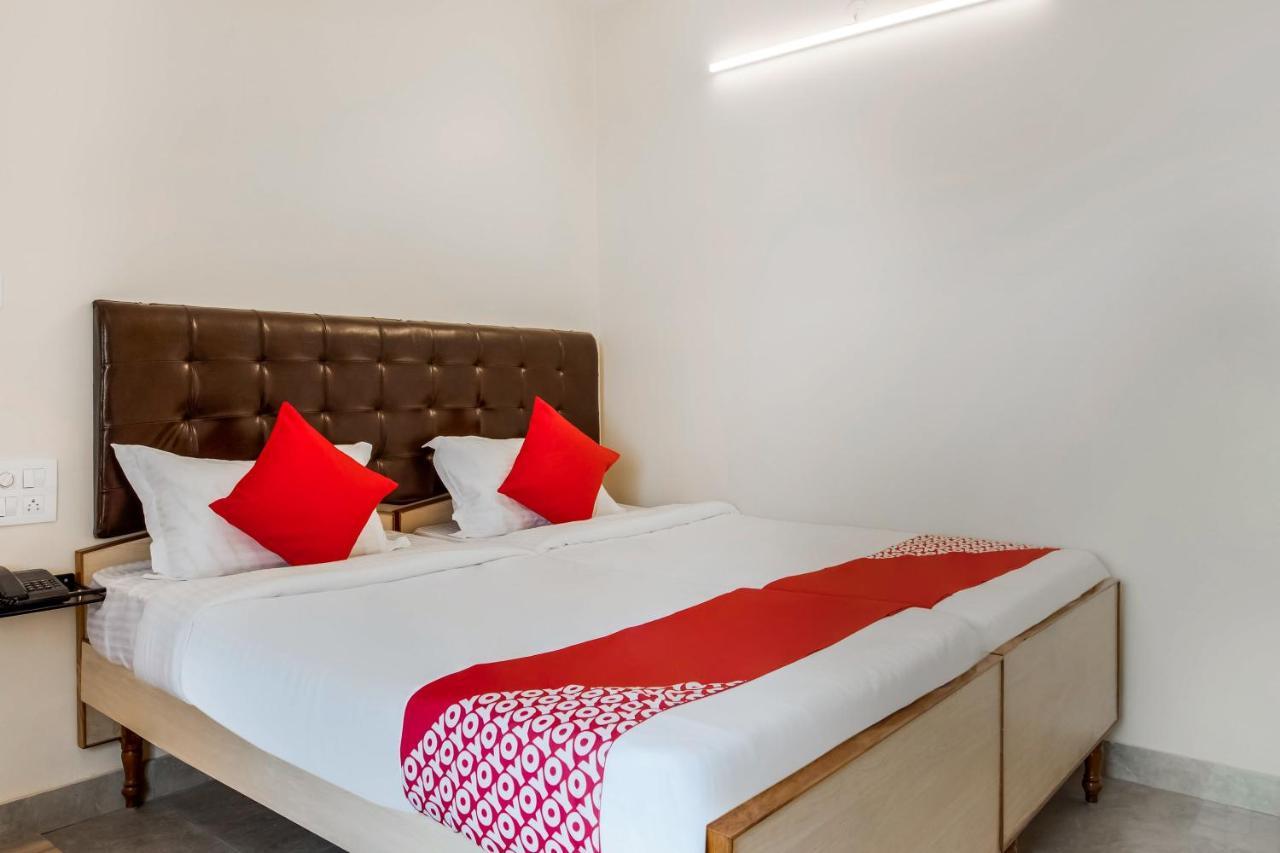 Super Oyo G P Residency Hotel Kakinada Ngoại thất bức ảnh