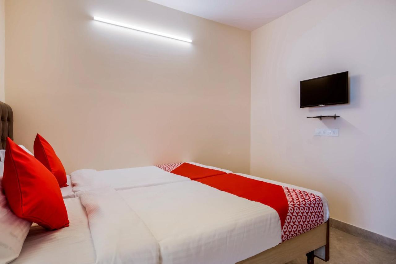 Super Oyo G P Residency Hotel Kakinada Ngoại thất bức ảnh