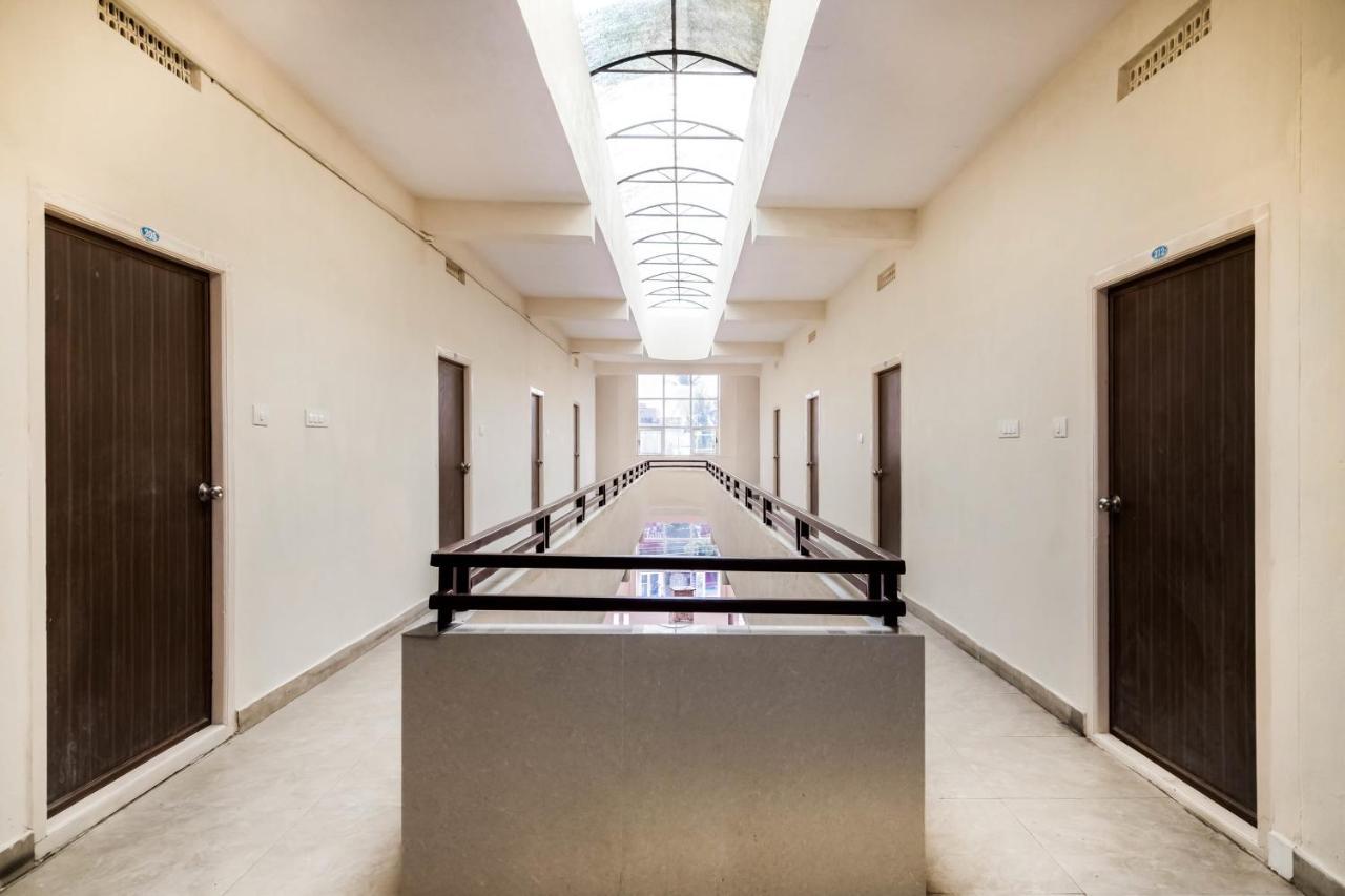 Super Oyo G P Residency Hotel Kakinada Ngoại thất bức ảnh