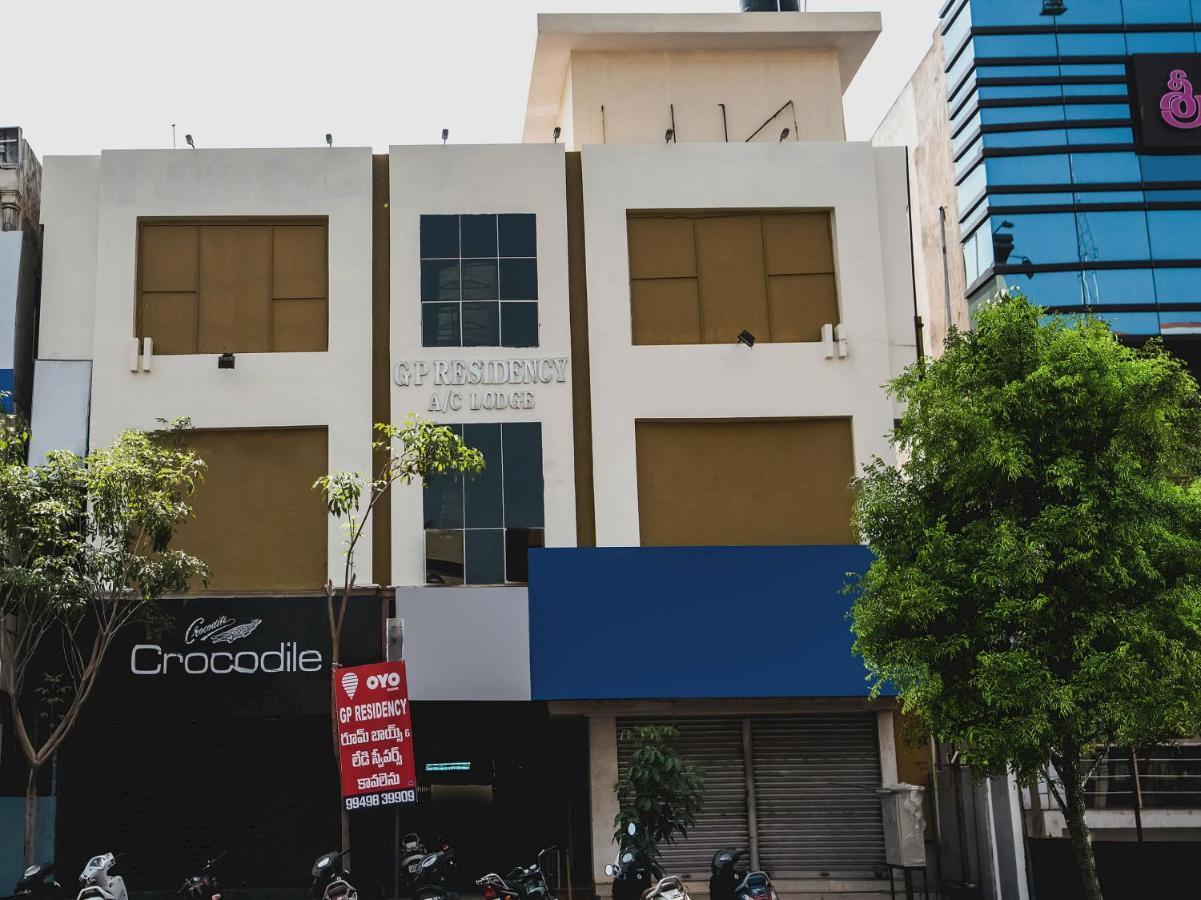 Super Oyo G P Residency Hotel Kakinada Ngoại thất bức ảnh