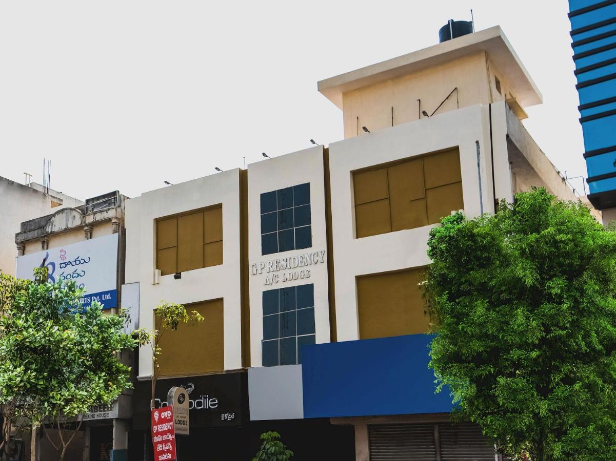 Super Oyo G P Residency Hotel Kakinada Ngoại thất bức ảnh