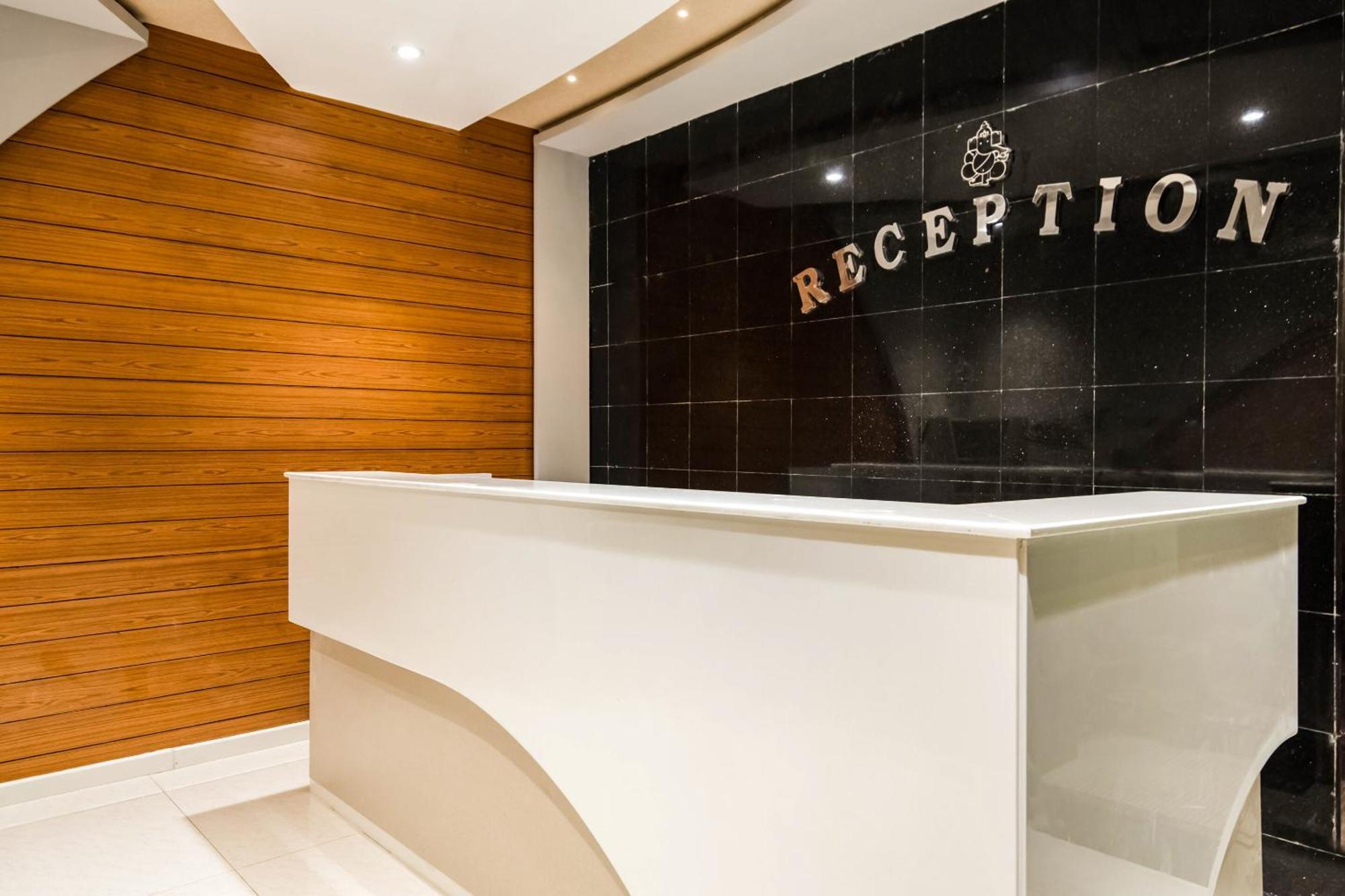 Super Oyo G P Residency Hotel Kakinada Ngoại thất bức ảnh