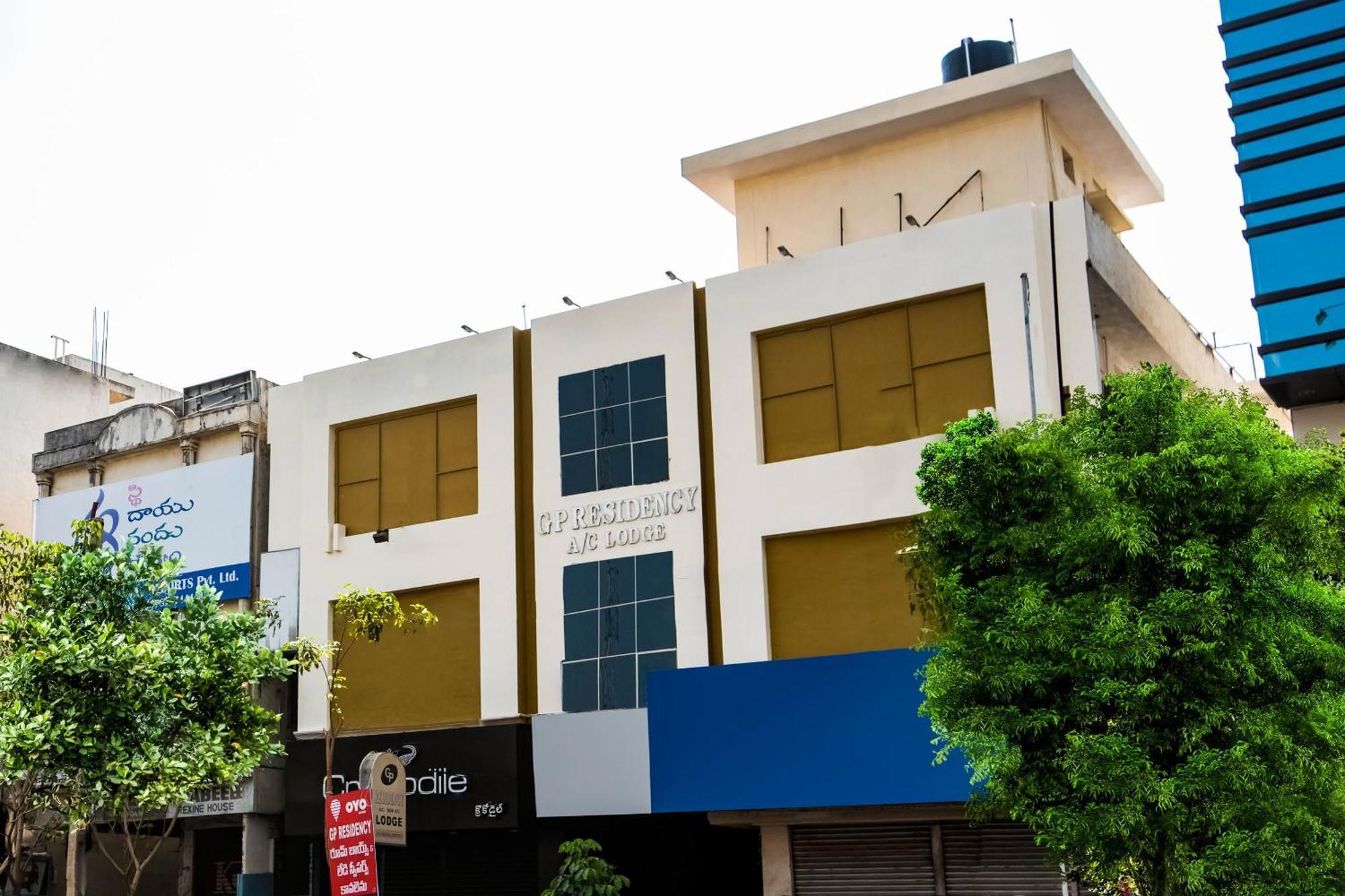 Super Oyo G P Residency Hotel Kakinada Ngoại thất bức ảnh