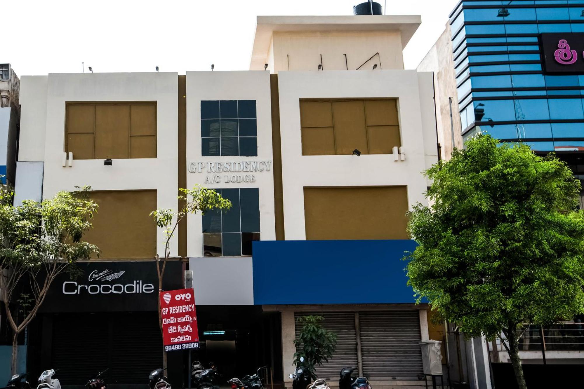 Super Oyo G P Residency Hotel Kakinada Ngoại thất bức ảnh